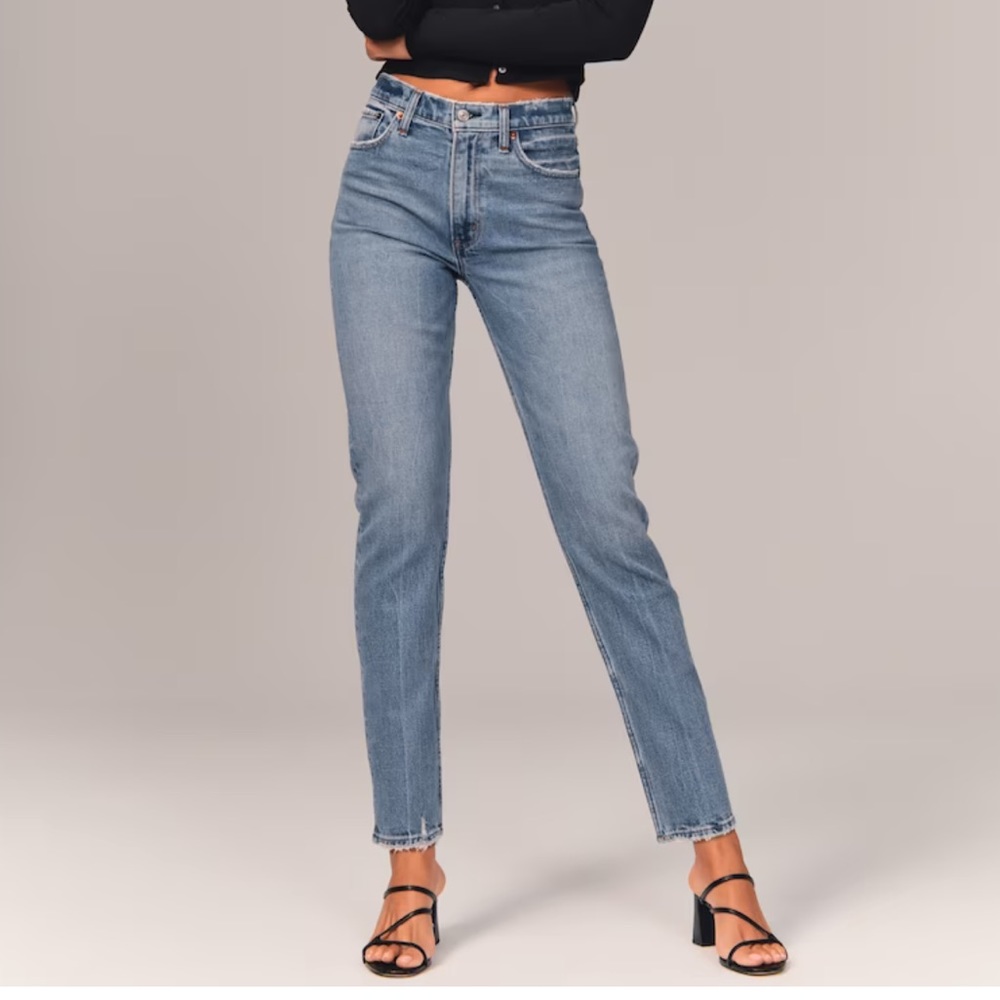 Abercrombie & Fitch High Rise Mom Jeans